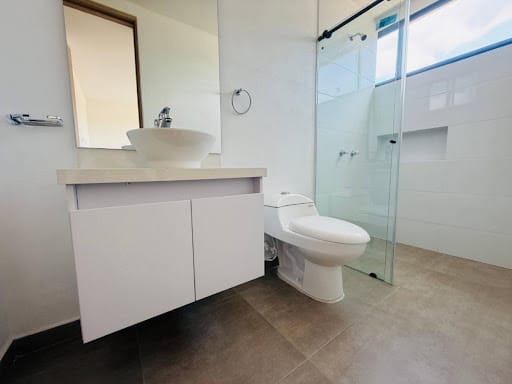 Casa de 4 alcobas en venta en El Porvenir, Rionegro, 250 m² · foto 14 de 16