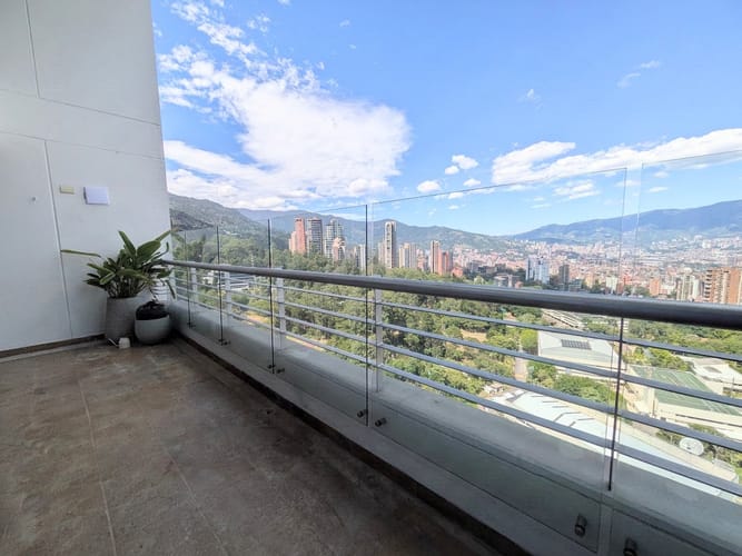 Apartamento de 3 alcobas en venta en Los Balsos, Medellín, 196 m² · foto 2 de 15