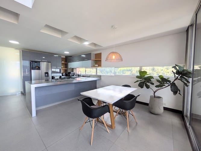 Apartamento de 3 alcobas en venta en Los Balsos, Medellín, 196 m² · foto 3 de 15