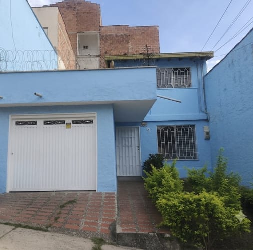 Casa de 16 alcobas en venta en Cabañas, Bello, 125 m² · foto 2 de 5