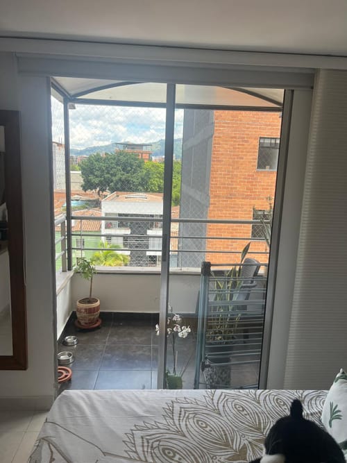Apartamento de 2 alcobas en venta en Laureles, Medellín, 81 m² · foto 2 de 24