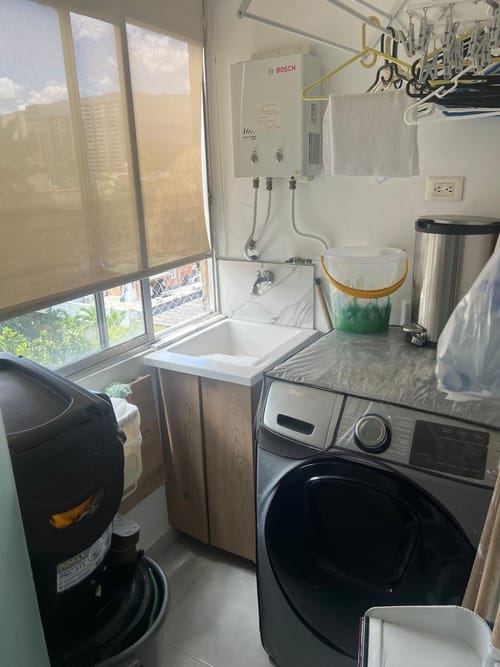 Apartamento de 2 alcobas en venta en Laureles, Medellín, 81 m² · foto 8 de 24