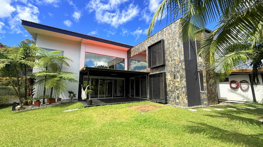 Casa de 5 alcobas en venta en El Porvenir, Rionegro, 385 m² · foto 2 de 24
