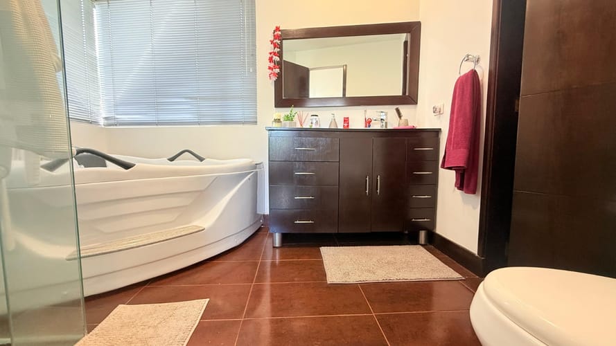 Casa de 5 alcobas en venta en El Porvenir, Rionegro, 385 m² · foto 11 de 24