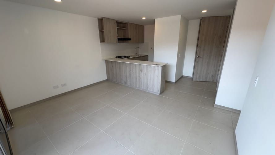 Apartamento en venta en Zona Industrial No. 1, Itagüí · foto 3 de 12