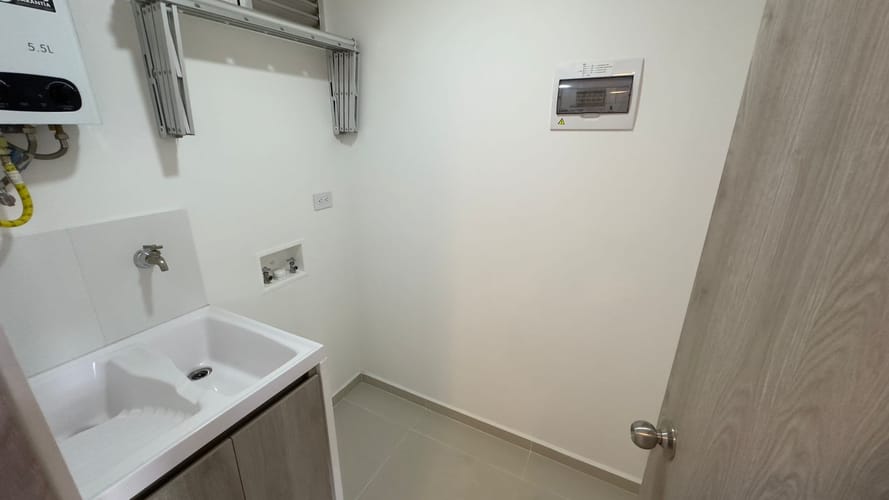 Apartamento en venta en Zona Industrial No. 1, Itagüí · foto 6 de 12