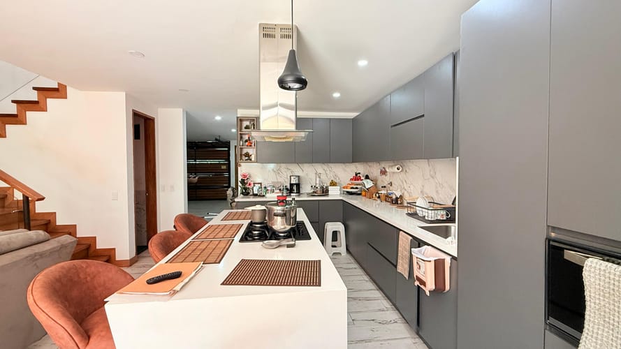Casa de 3 alcobas en venta en El Porvenir, Rionegro, 230 m² · foto 2 de 17