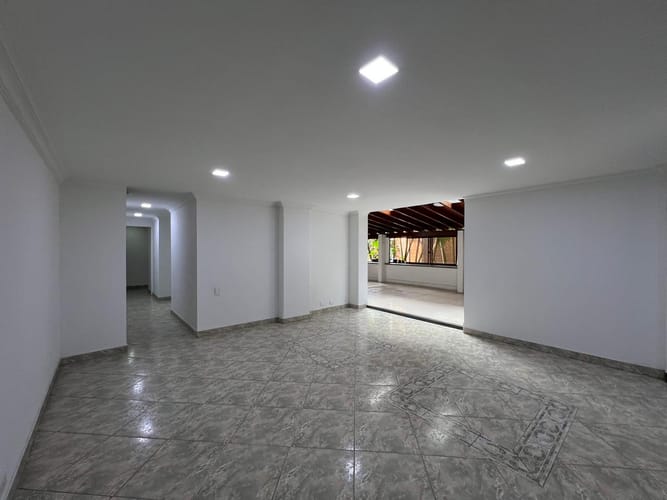 Apartamento de 4 alcobas en venta en La Pradera, Medellín, 140 m² · foto 2 de 11
