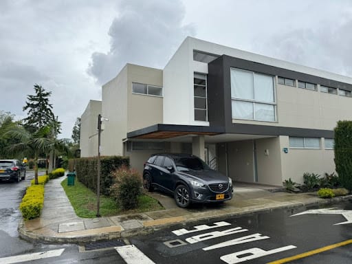 Casa de 3 alcobas en venta en El Porvenir, Rionegro, 167 m² · foto 2 de 13