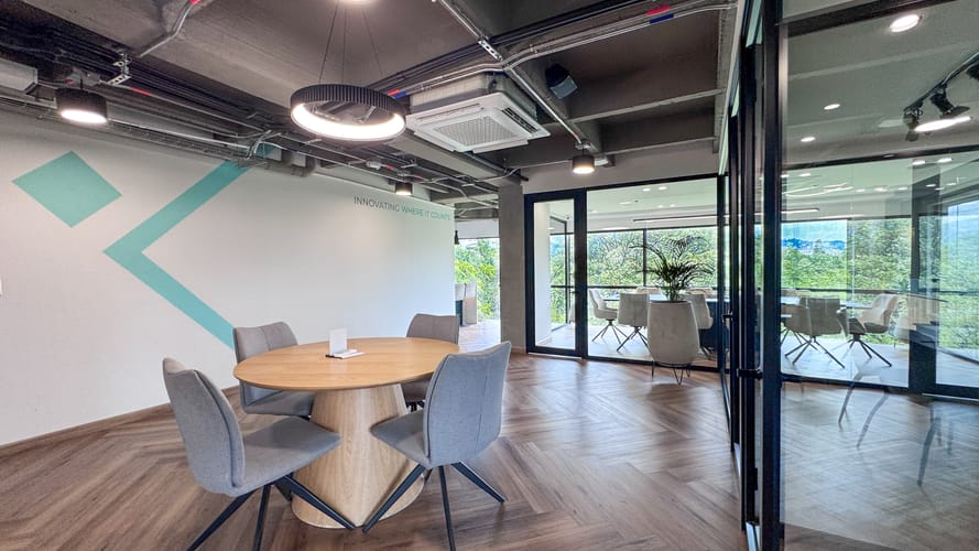 Oficina en arriendo en La Aguacatala, Medellín, 180 m² · foto 6 de 14