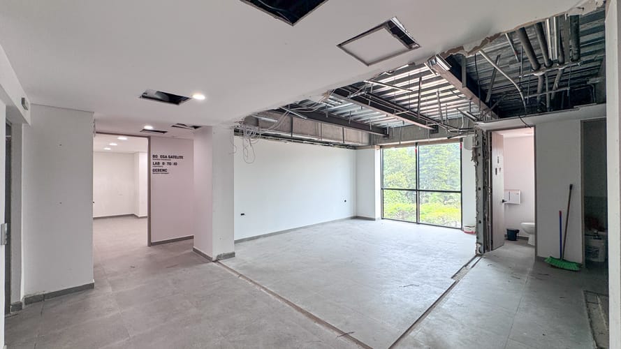 Oficina en arriendo en La Aguacatala, Medellín, 180 m² · foto 2 de 24