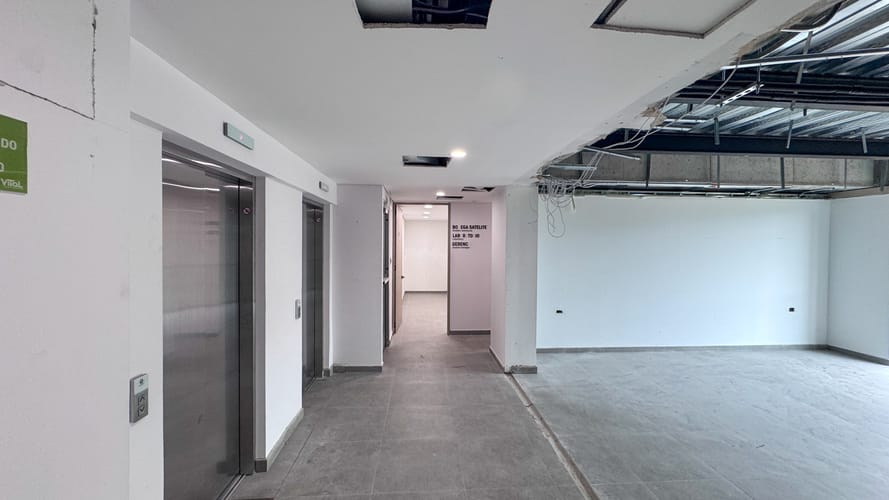 Oficina en arriendo en La Aguacatala, Medellín, 180 m² · foto 5 de 24
