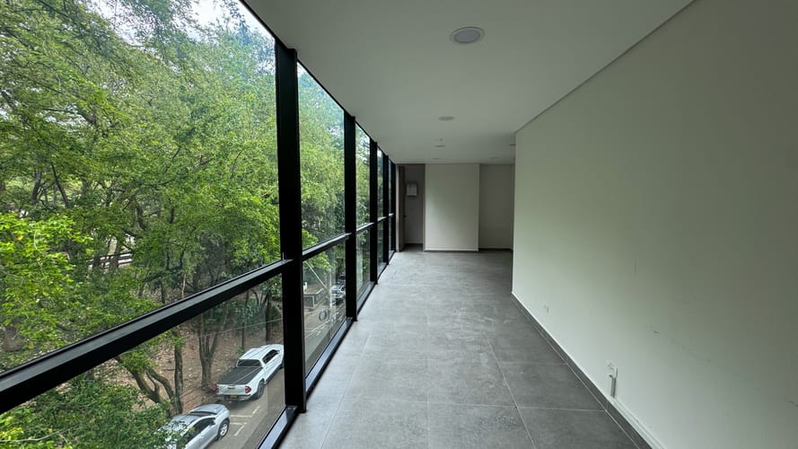 Oficina en arriendo en La Aguacatala, Medellín, 180 m² · foto 9 de 24