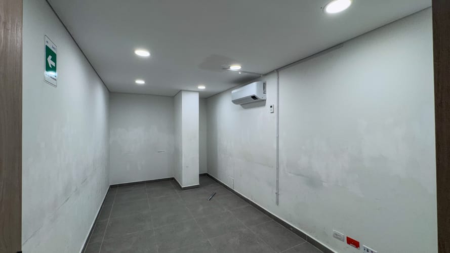 Oficina en arriendo en La Aguacatala, Medellín, 180 m² · foto 11 de 24