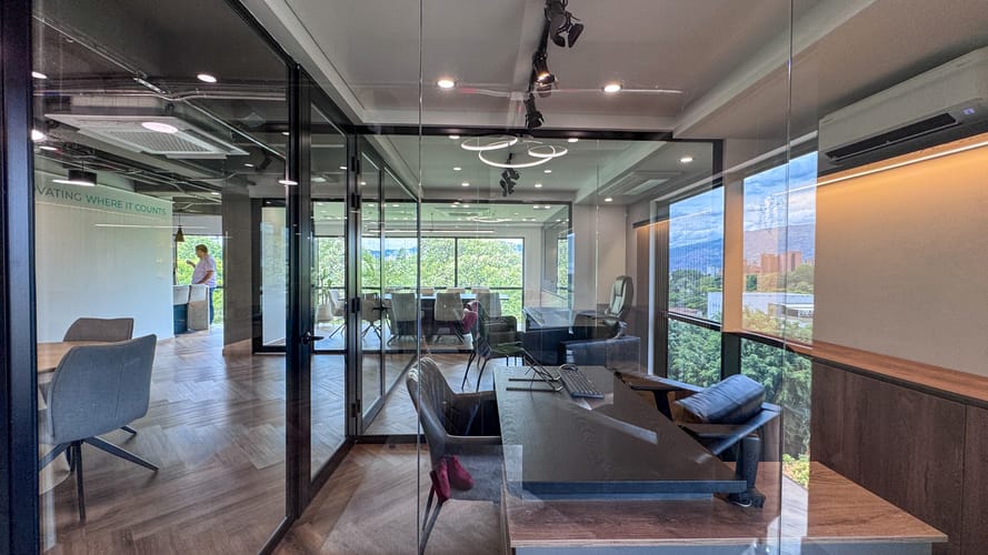 Oficina en arriendo en La Aguacatala, Medellín, 180 m² · foto 15 de 24