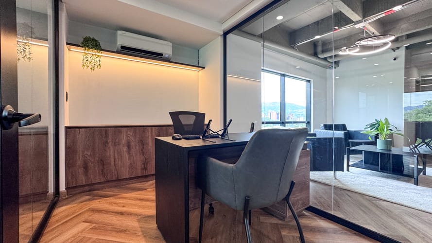 Oficina en arriendo en La Aguacatala, Medellín, 180 m² · foto 21 de 24