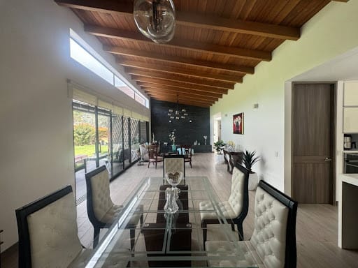 Casa de 5 alcobas en venta en La Clara, Guarne, 340 m² · foto 4 de 24