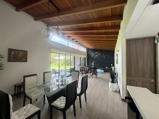 Casa de 5 alcobas en venta en La Clara, Guarne, 340 m² · foto 5 de 24