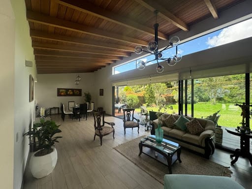 Casa de 5 alcobas en venta en La Clara, Guarne, 340 m² · foto 6 de 24