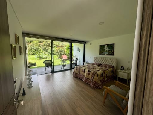 Casa de 5 alcobas en venta en La Clara, Guarne, 340 m² · foto 10 de 24