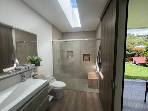 Casa de 5 alcobas en venta en La Clara, Guarne, 340 m² · foto 11 de 24