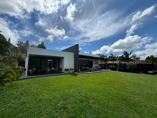 Casa de 5 alcobas en venta en La Clara, Guarne, 340 m² · foto 19 de 24