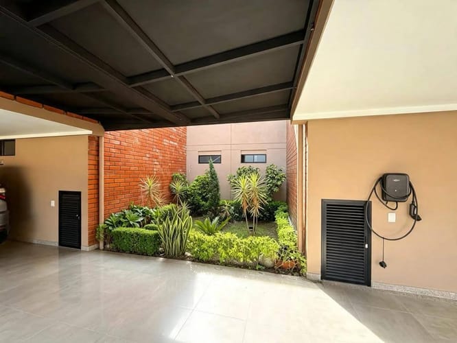 Casa de 4 alcobas en venta en Llano Grande, Rionegro, 225 m² · foto 2 de 22