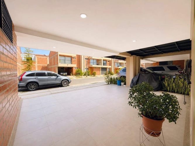 Casa de 4 alcobas en venta en Llano Grande, Rionegro, 225 m² · foto 3 de 22