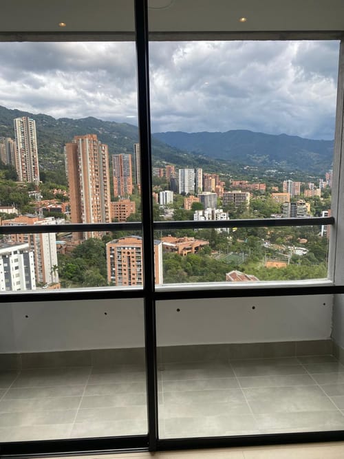 Apartamento de 2 alcobas en venta en El Poblado, Medellín, 61 m² · foto 6 de 22