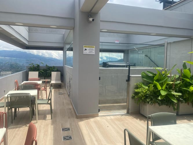 Apartamento de 2 alcobas en venta en El Poblado, Medellín, 61 m² · foto 12 de 22