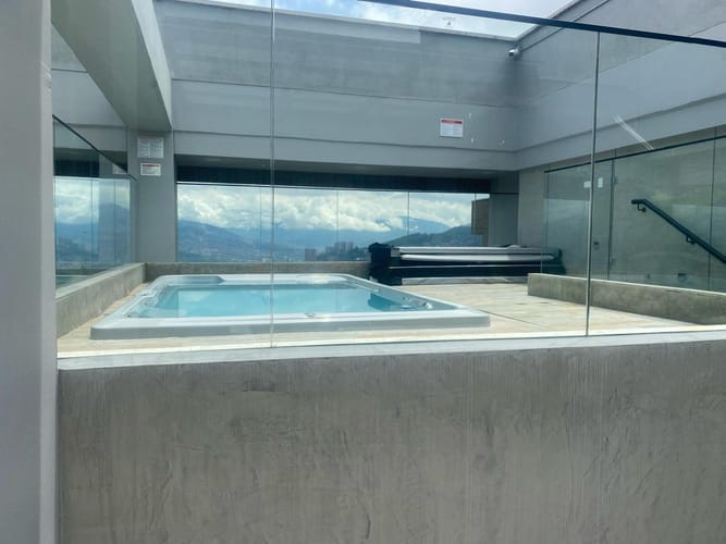 Apartamento de 2 alcobas en venta en El Poblado, Medellín, 61 m² · foto 13 de 22