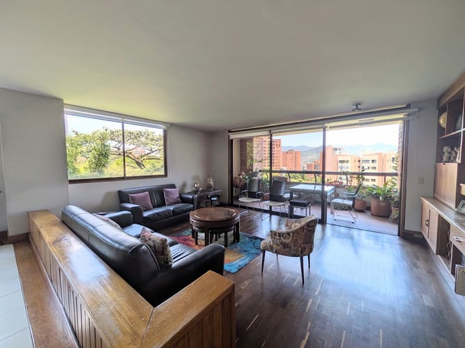 Apartamento de 2 alcobas en venta en El Poblado, Medellín, 174 m² · foto 2 de 14