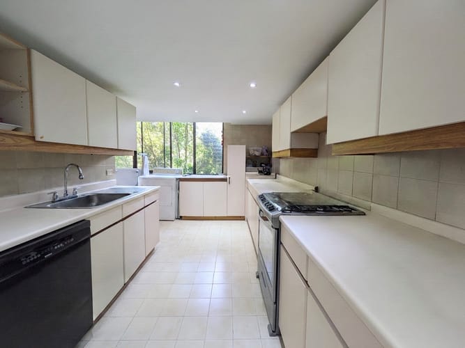 Apartamento de 2 alcobas en venta en El Poblado, Medellín, 174 m² · foto 9 de 14