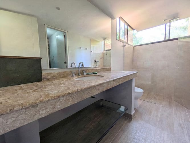Apartamento de 2 alcobas en venta en El Poblado, Medellín, 174 m² · foto 12 de 14