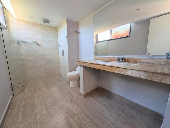 Apartamento de 2 alcobas en venta en El Poblado, Medellín, 174 m² · foto 13 de 14