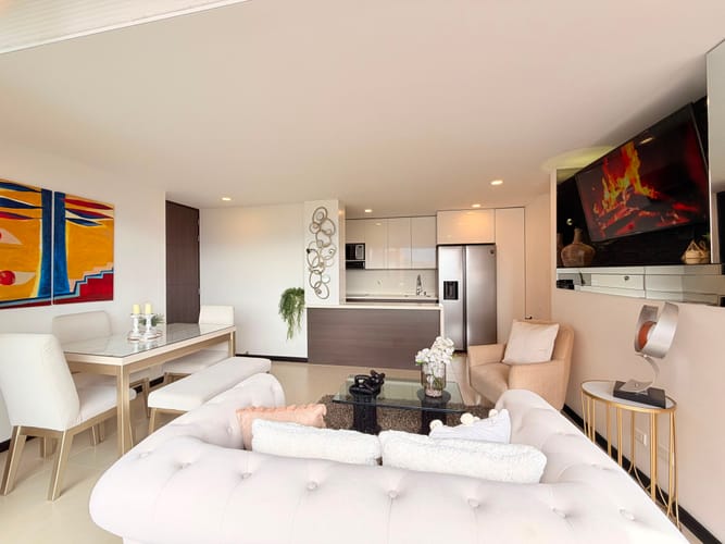 Apartamento de 3 alcobas en venta en El Poblado, Medellín, 86 m² · foto 2 de 12