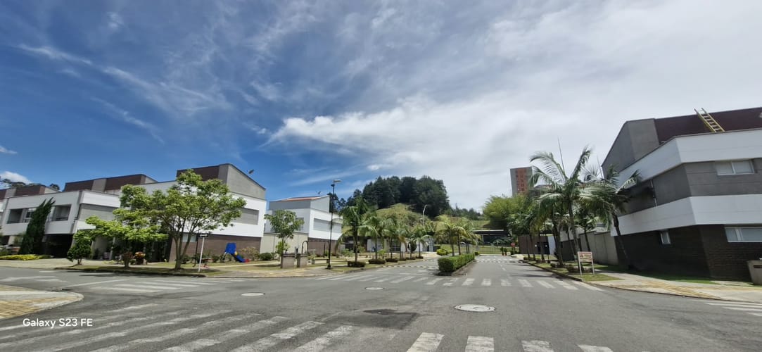 Casa de 4 alcobas en venta en El Porvenir, Rionegro, 250 m² · foto 2 de 16