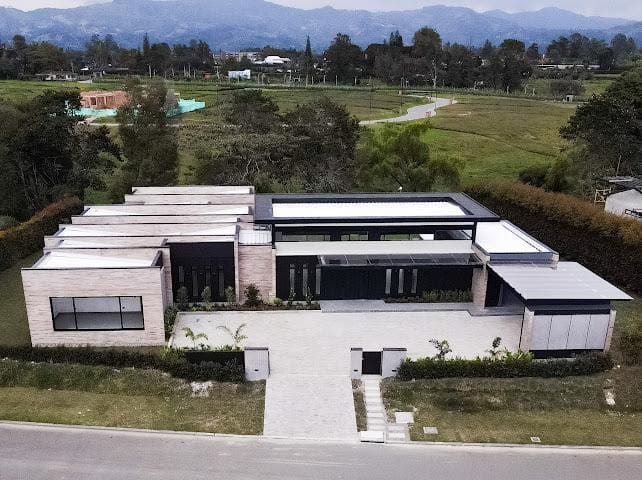 Casa de 4 alcobas en venta en Santa Elena, El Retiro · foto 2 de 24