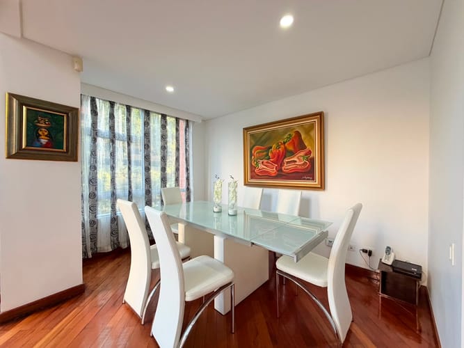 Apartamento de 2 alcobas en venta en Los Naranjos, Medellín, 138 m² · foto 5 de 18