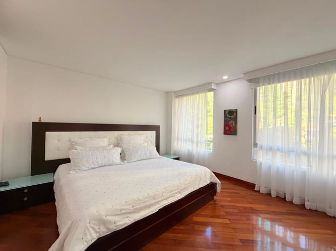 Apartamento de 2 alcobas en venta en Los Naranjos, Medellín, 138 m² · foto 7 de 18