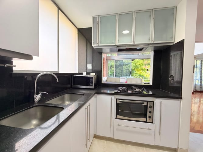 Apartamento de 2 alcobas en venta en Los Naranjos, Medellín, 138 m² · foto 9 de 18