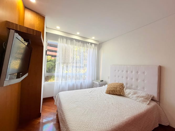 Apartamento de 2 alcobas en venta en Los Naranjos, Medellín, 138 m² · foto 12 de 18