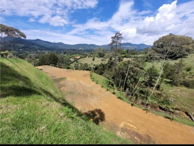 Lote en venta en Guamito, Rionegro, 4402 m² · foto 2 de 13