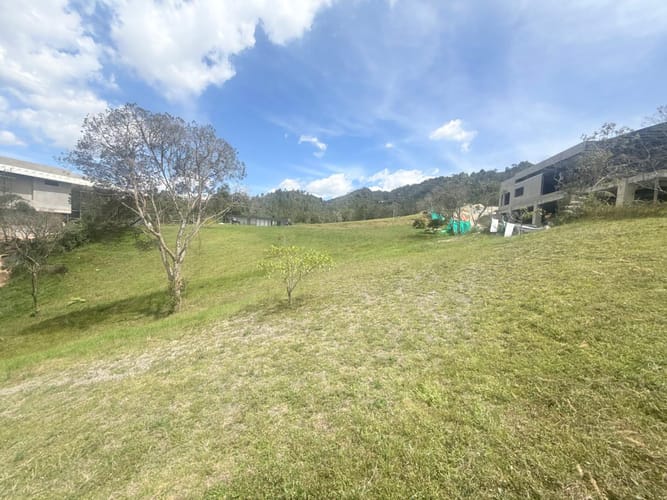 Lote en venta en La Pradera, Envigado, 1845 m² · foto 2 de 10