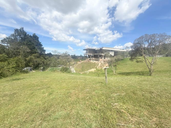 Lote en venta en La Pradera, Envigado, 1845 m² · foto 3 de 10