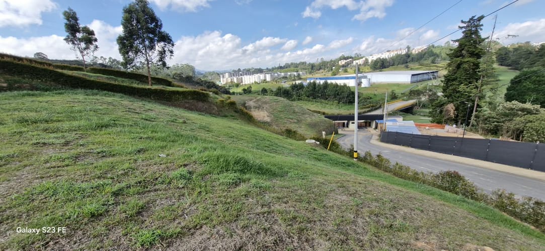 Lote en venta en La Industrial, Marinilla, 978 m² · foto 2 de 8