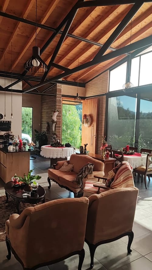 Casa de 6 alcobas en venta en Guamito, La Ceja, 470 m² · foto 10 de 16