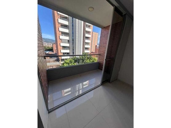 Apartamento de 2 alcobas en venta en Laureles, Medellín, 61 m² · foto 2 de 10