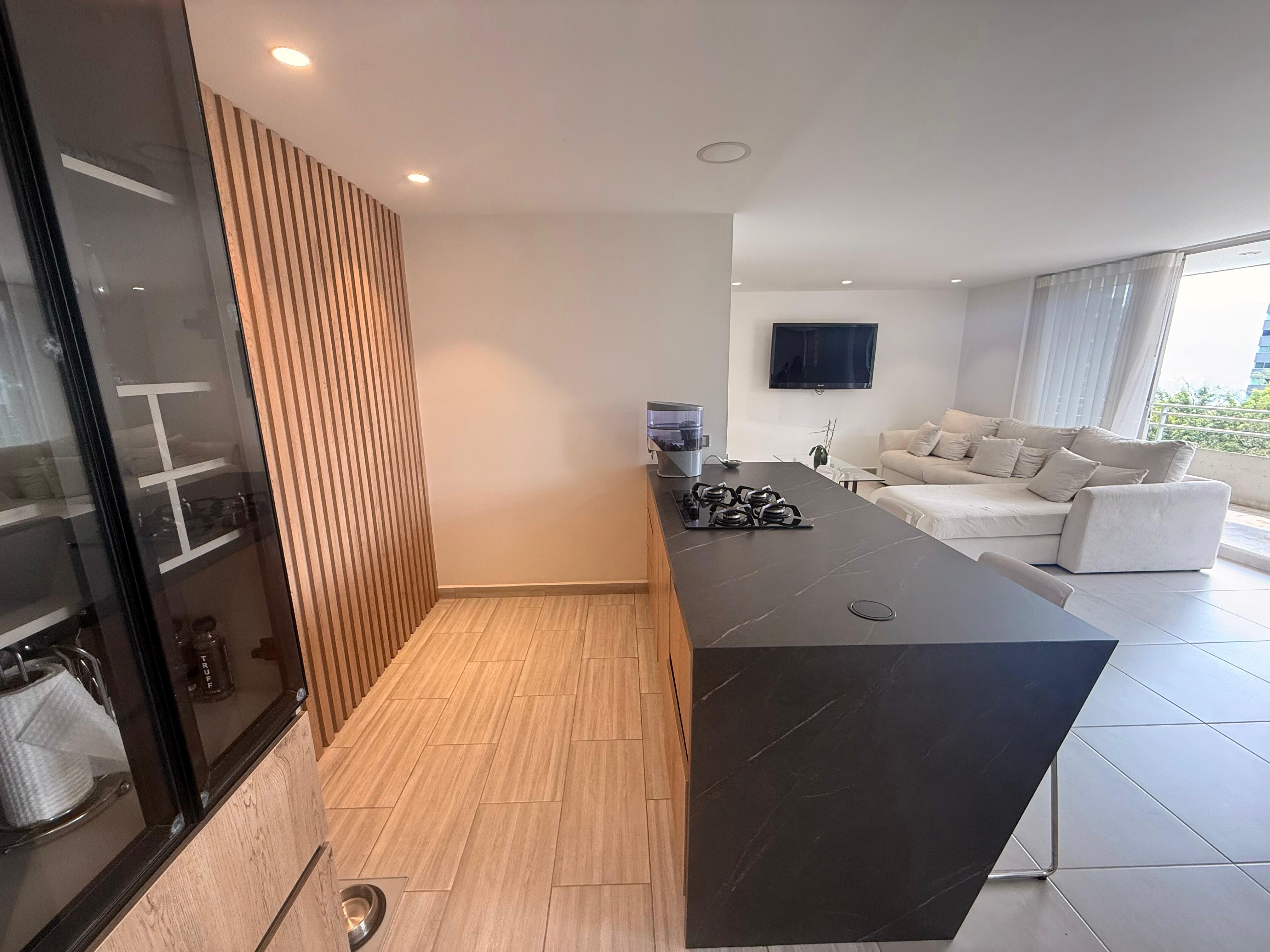 Apartamento en venta en El Poblado, Medellín · foto 2 de 14