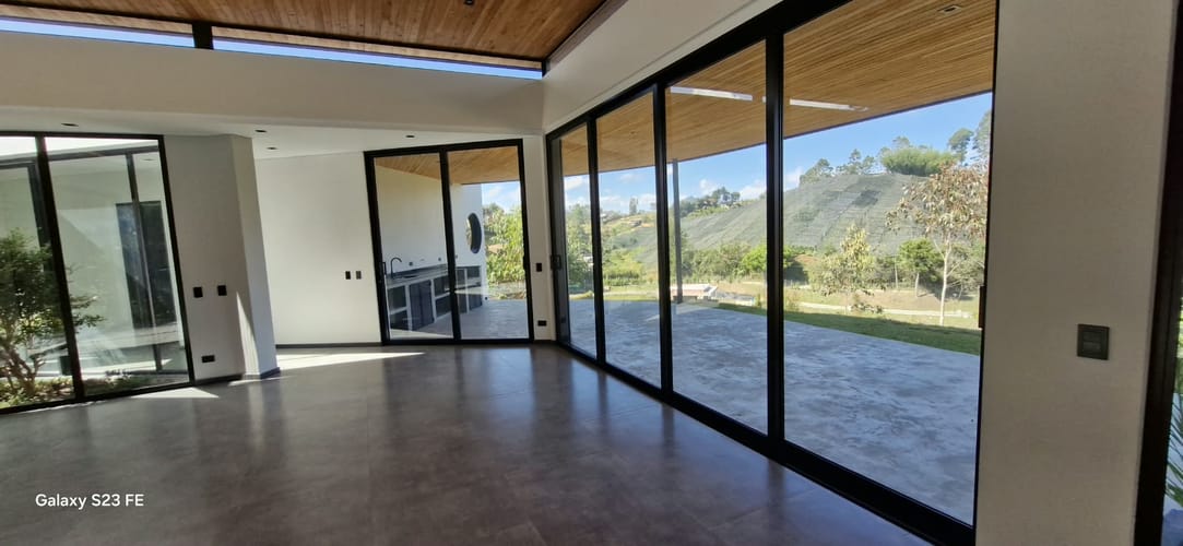 Casa de 3 alcobas en venta en El Porvenir, Rionegro, 330 m² · foto 8 de 21